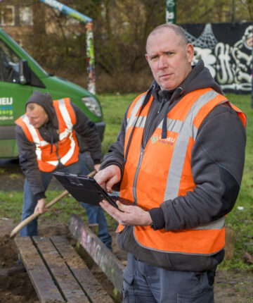 Werken met een tablet voor oplossingen van meldingen in de gemeente