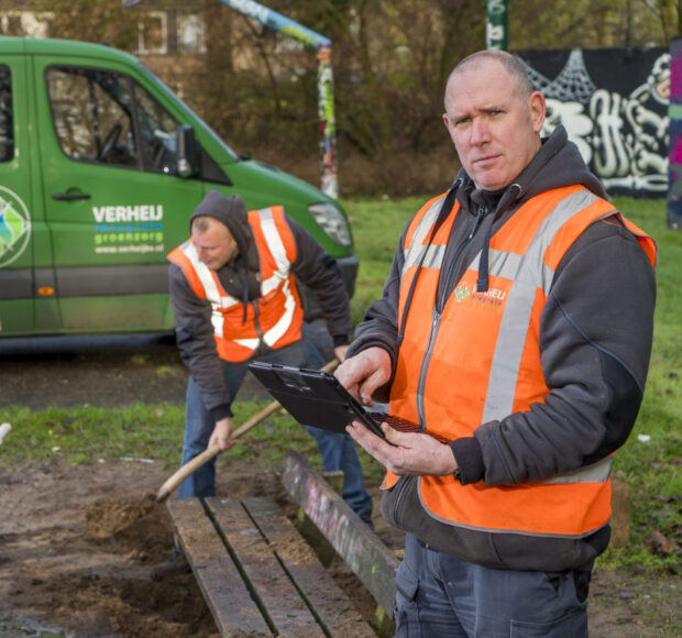 Werken met een tablet voor oplossingen van meldingen in de gemeente