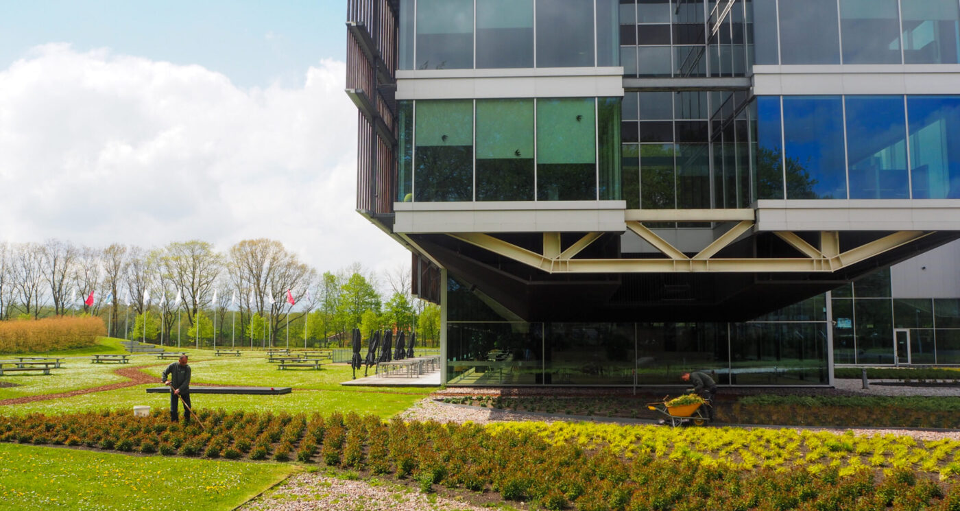 Groenonderhoud bij PGGM in Zeist.