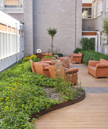 Verheij Integrale groenzorg zorgt voor groene buitenruimten van ziekenhuizen.