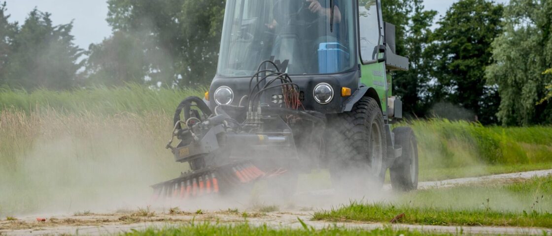 Onkruidbeheersing bij een gemeente.