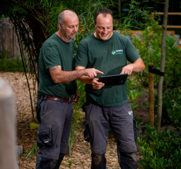 Medewerkers van Verheij werken de informatie in GeoGreen bij.