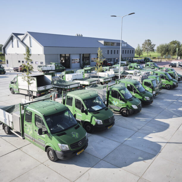 Het nieuwe bedrijfspand met de karakteristieke Verheij-busjes.